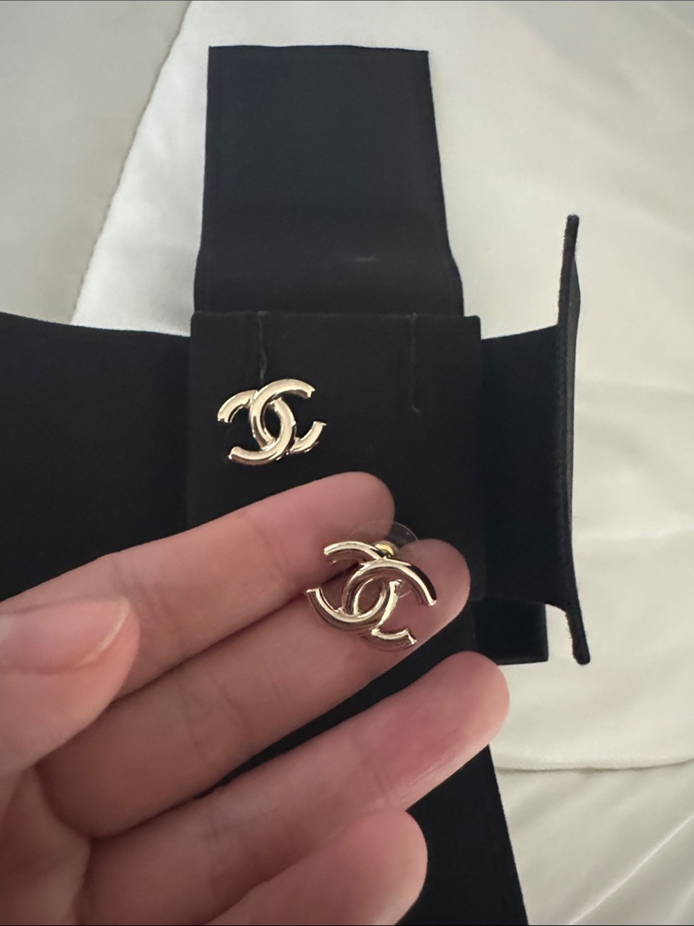 CHANEL CC Logo Stud Earrings - Picture 2 of 6